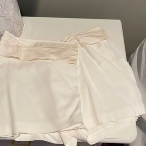 ALC a white / cream shorts